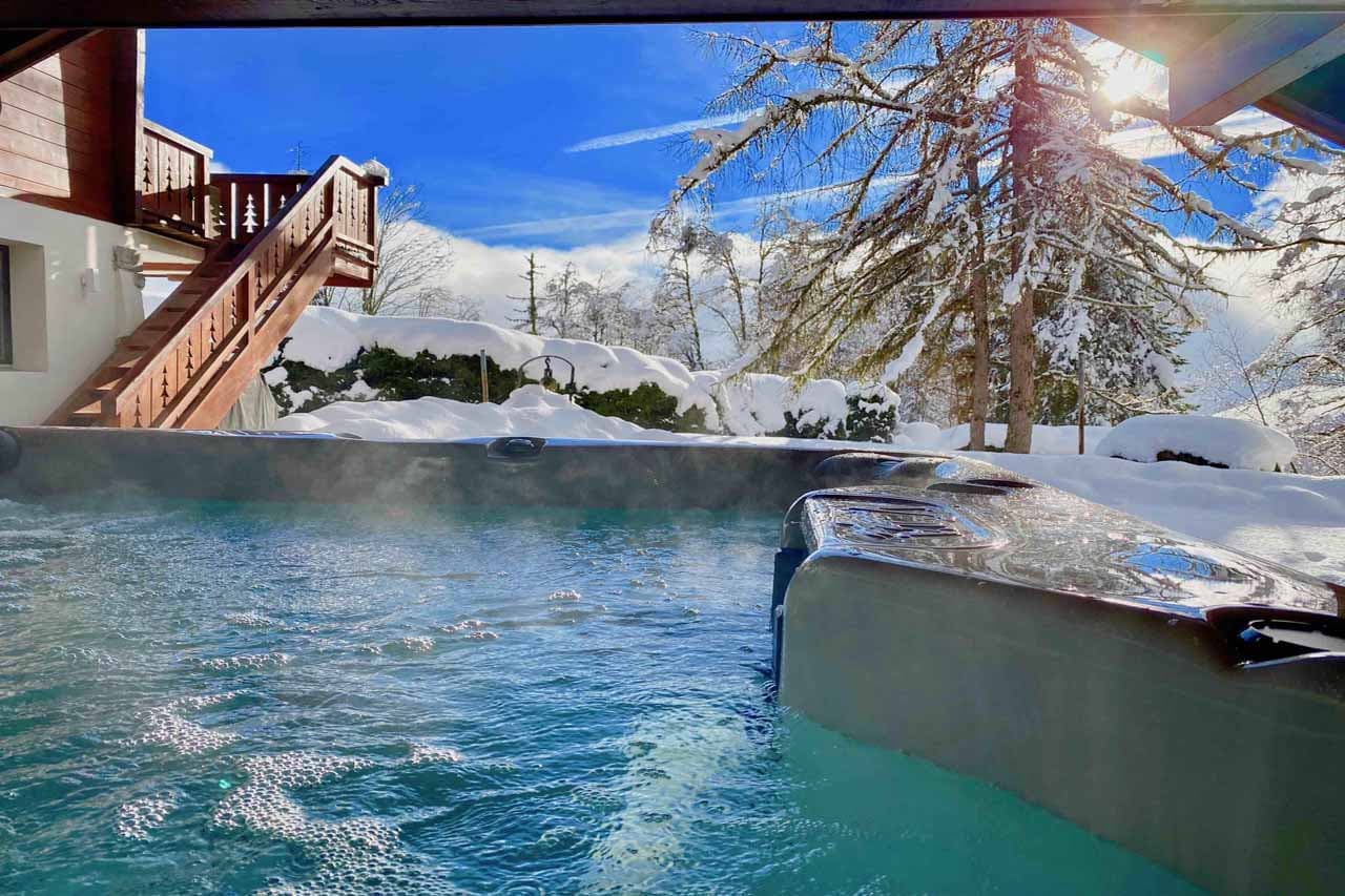 Hot tub at Chalet Melchior in Villars-sur-Ollon