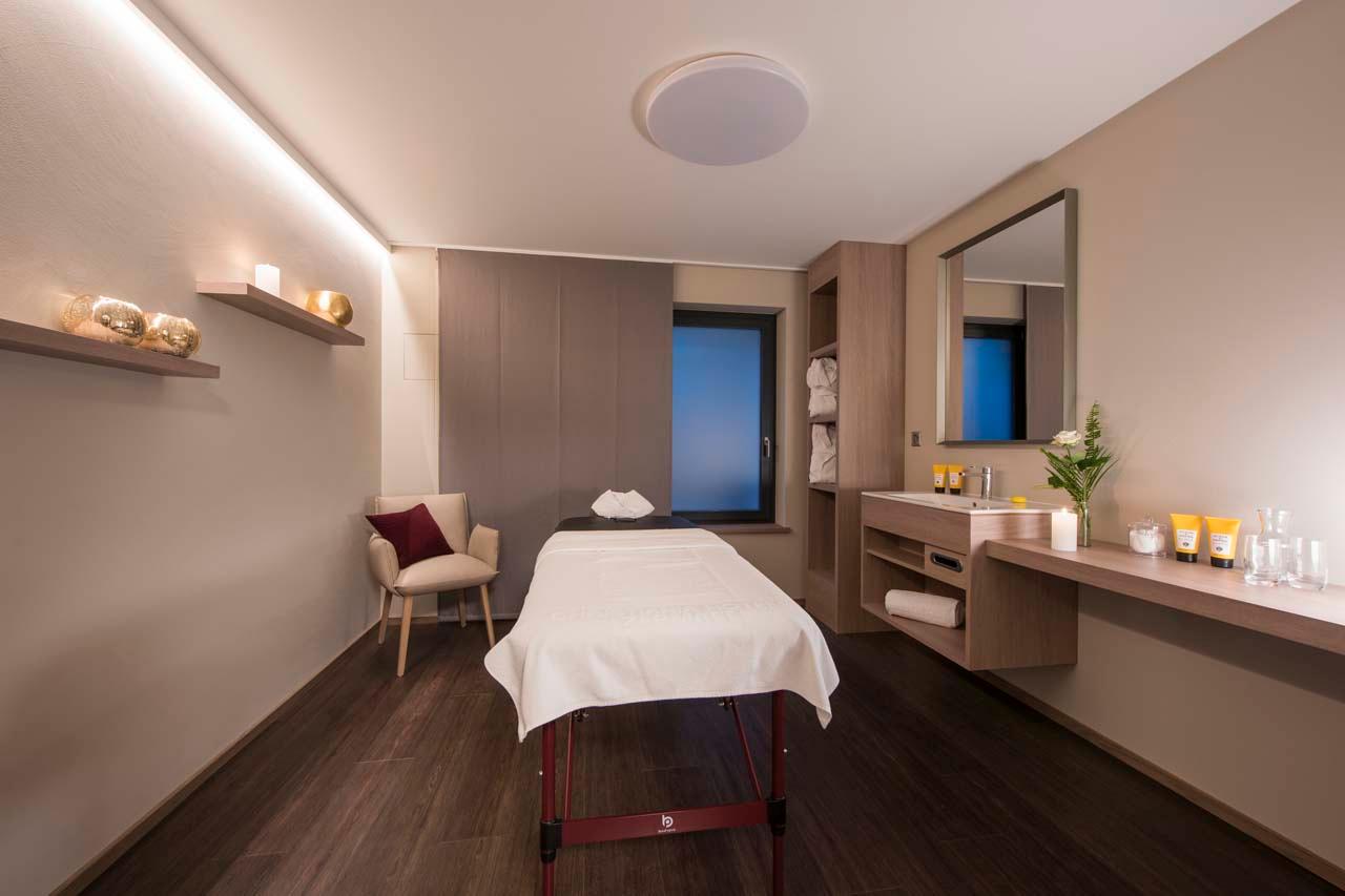 Massage table at Christiania 1 Apartment in Zermatt